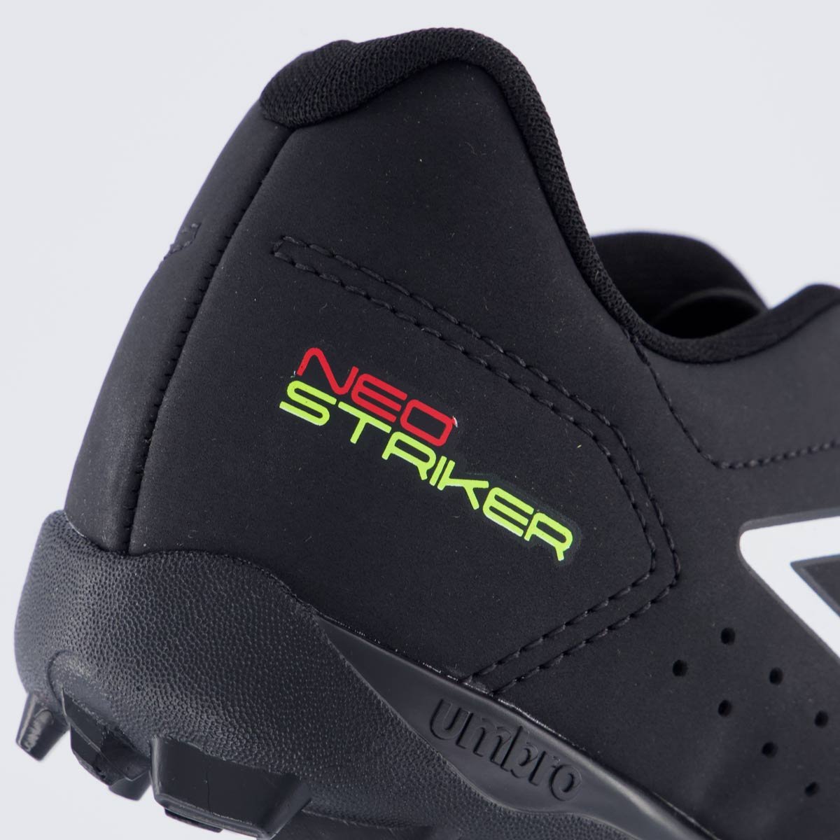 Chuteira Umbro Neo Striker Society I Preta Preto 6