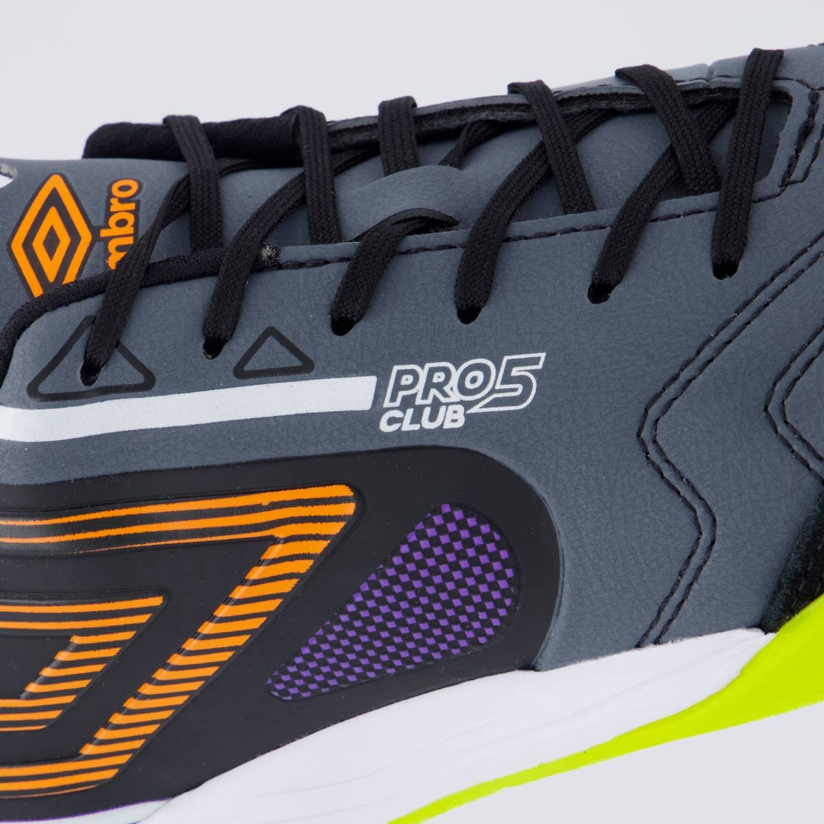 Chuteira Umbro Pro 5 Bump Club Futsal Cinza Cinza 7