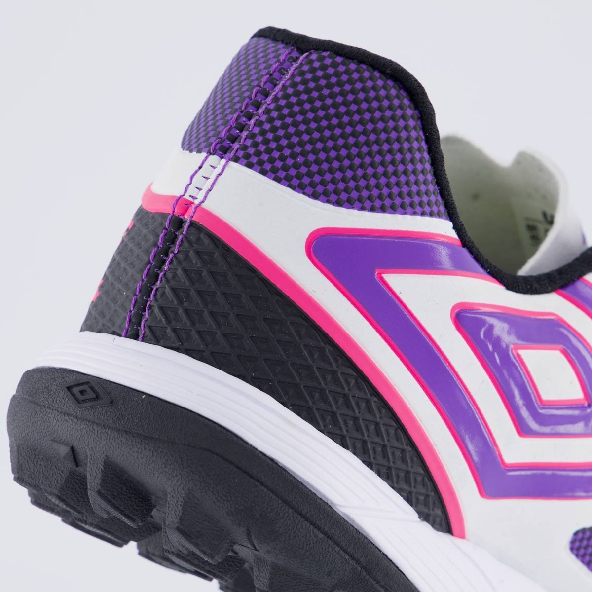 Chuteira Umbro Pro 5 Bump Club Society Branca e Preta Branco 6