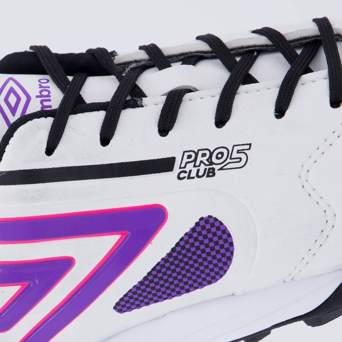Chuteira Umbro Pro 5 Bump Club Society Branca e Preta Branco 7