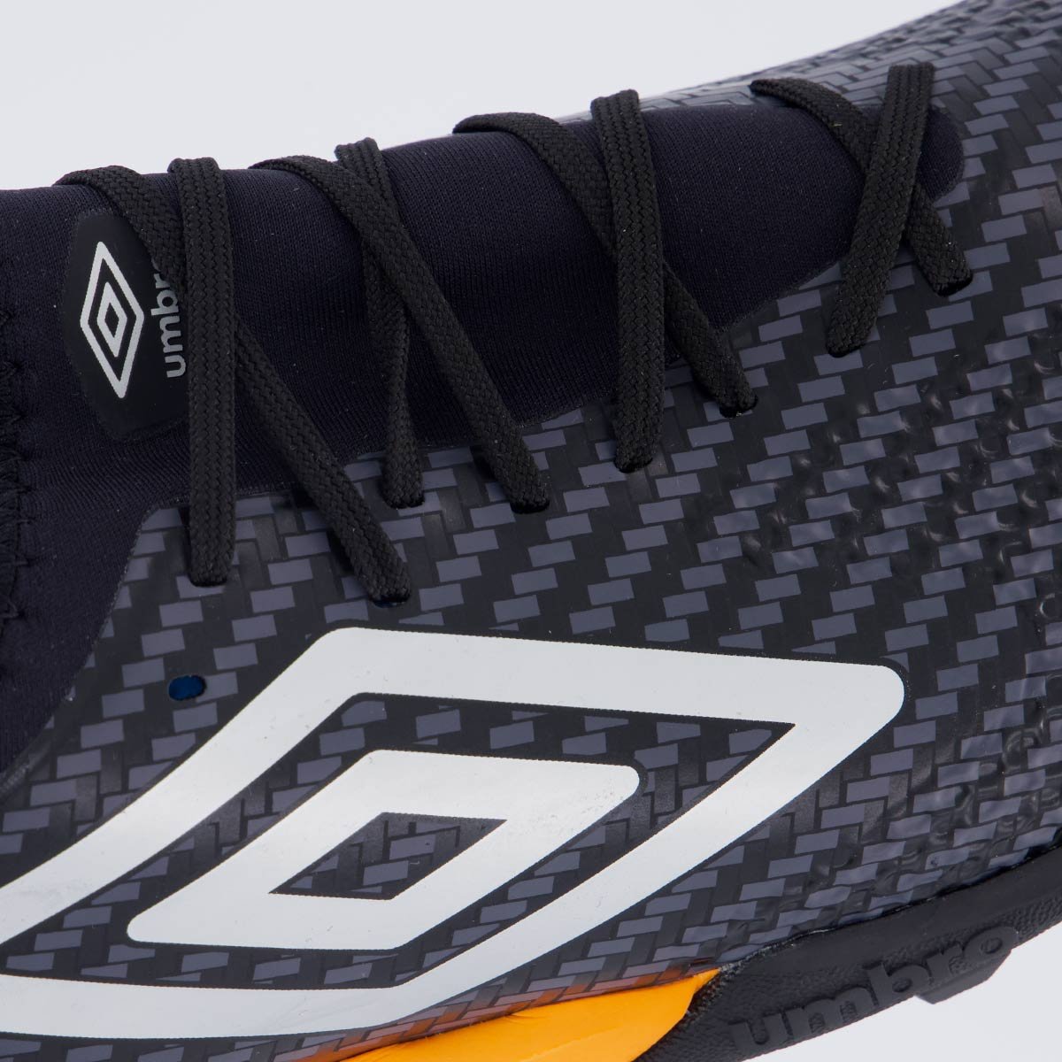 Chuteira Umbro Adamant Top Speed Club Society Preta e Laranja Preto 7