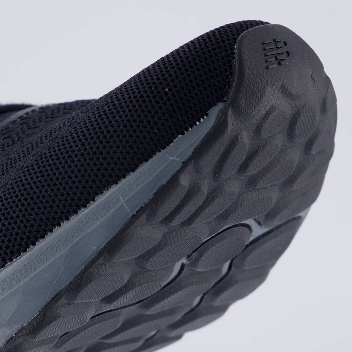 Tênis New Balance Fresh Foam Arishi V4 Preto e Cinza Preto 8