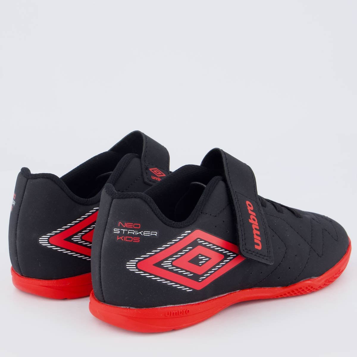 Chuteira Umbro Neo Striker Infantil Preta e Vermelha Preto 3