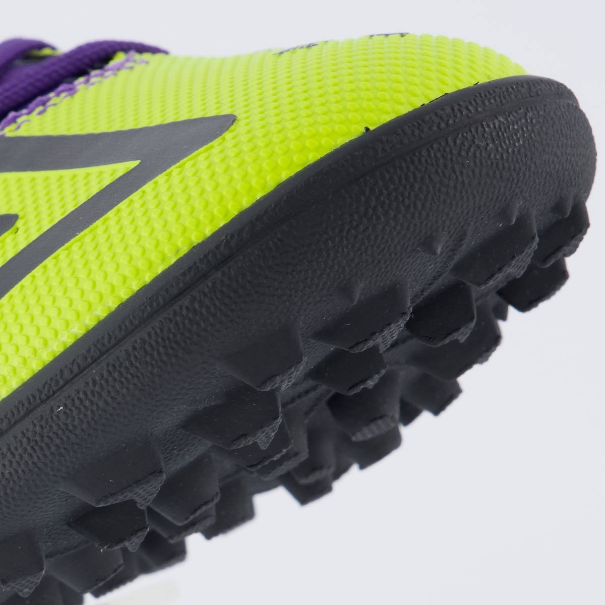 Chuteira Umbro Velocita Décimo Club Society Verde e Roxa Roxo 8