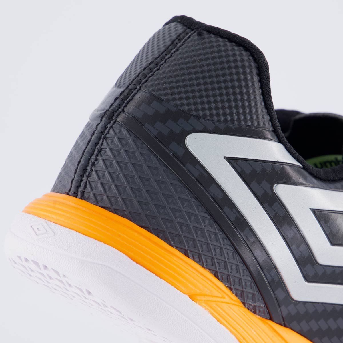 Chuteira Umbro Pro 5 Bump Club Futsal Laranja e Preta Preto 6