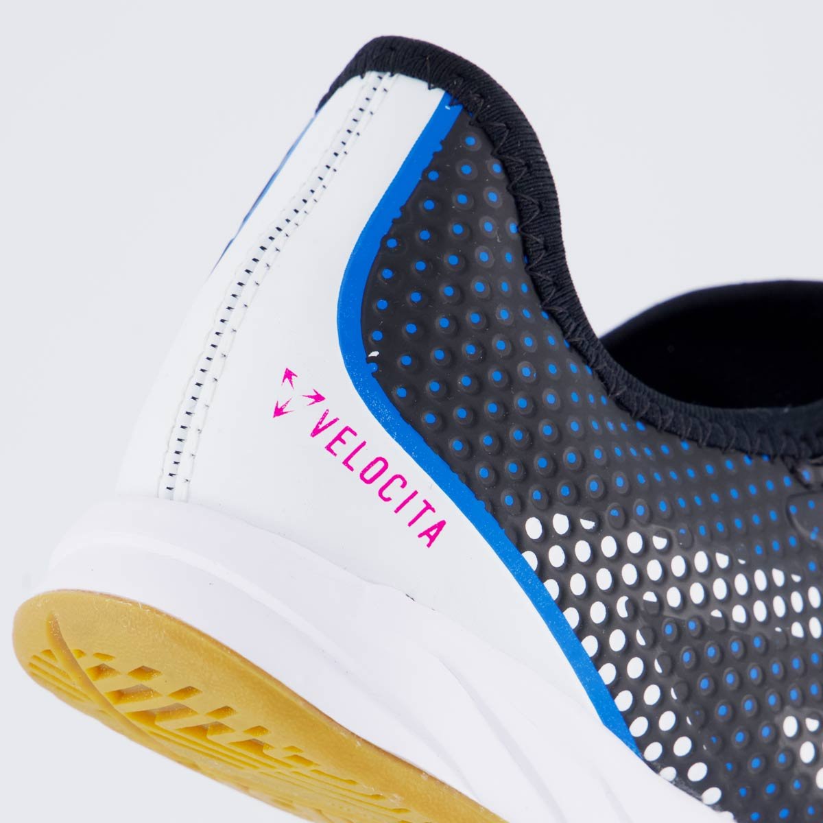 Chuteira Umbro Velocita LX Club Futsal Preta e Branca Azul Marinho 6