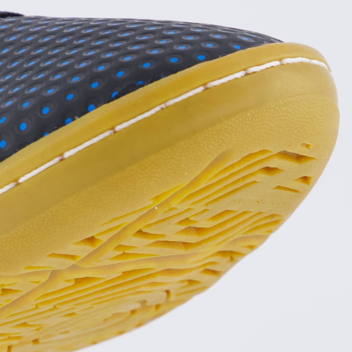 Chuteira Umbro Velocita LX Club Futsal Preta e Branca Azul Marinho 8