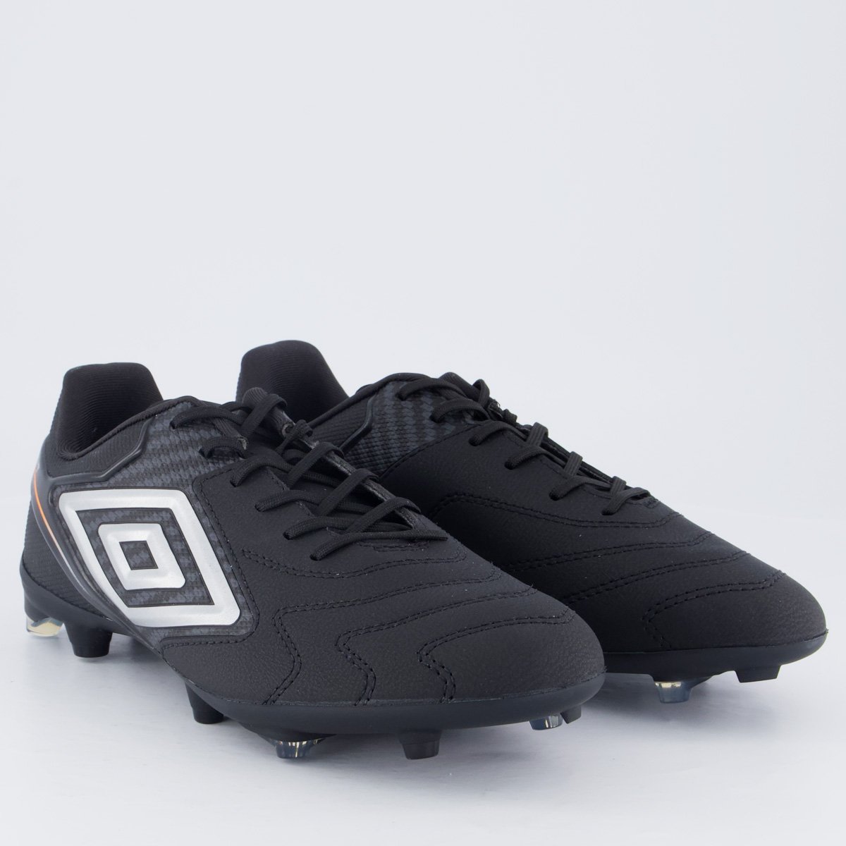Chuteira Umbro Adamant Master Class Club Campo Preta e Prata Preto 2