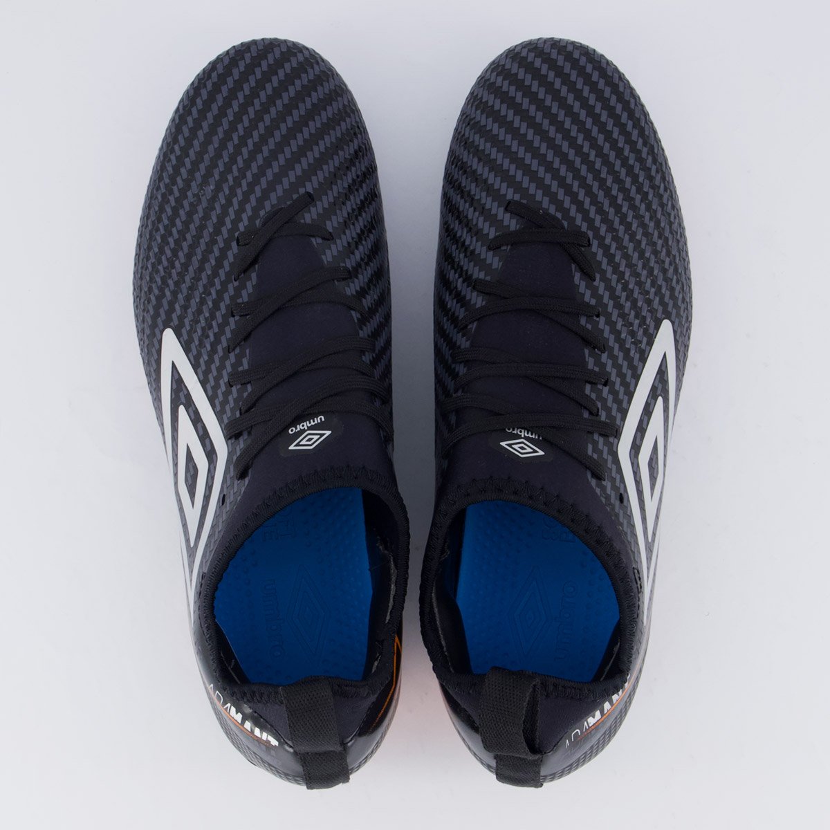 Chuteira Umbro Adamant Top Speed Club Campo Preta e Prata Preto 4