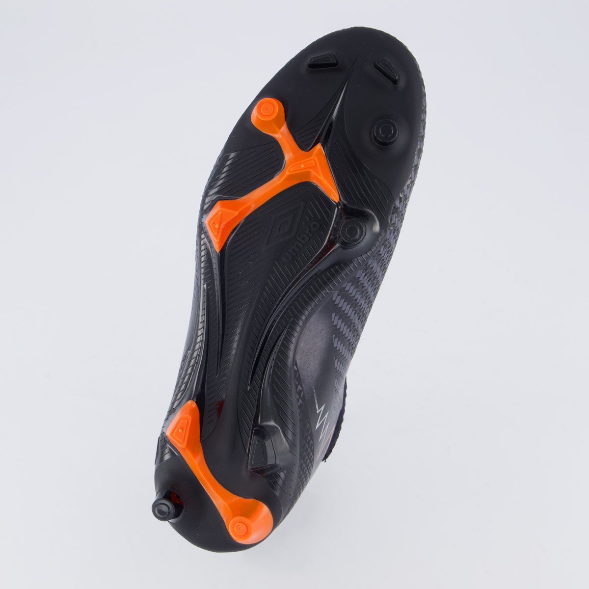 Chuteira Umbro Adamant Top Speed Club Campo Preta e Prata Preto 5