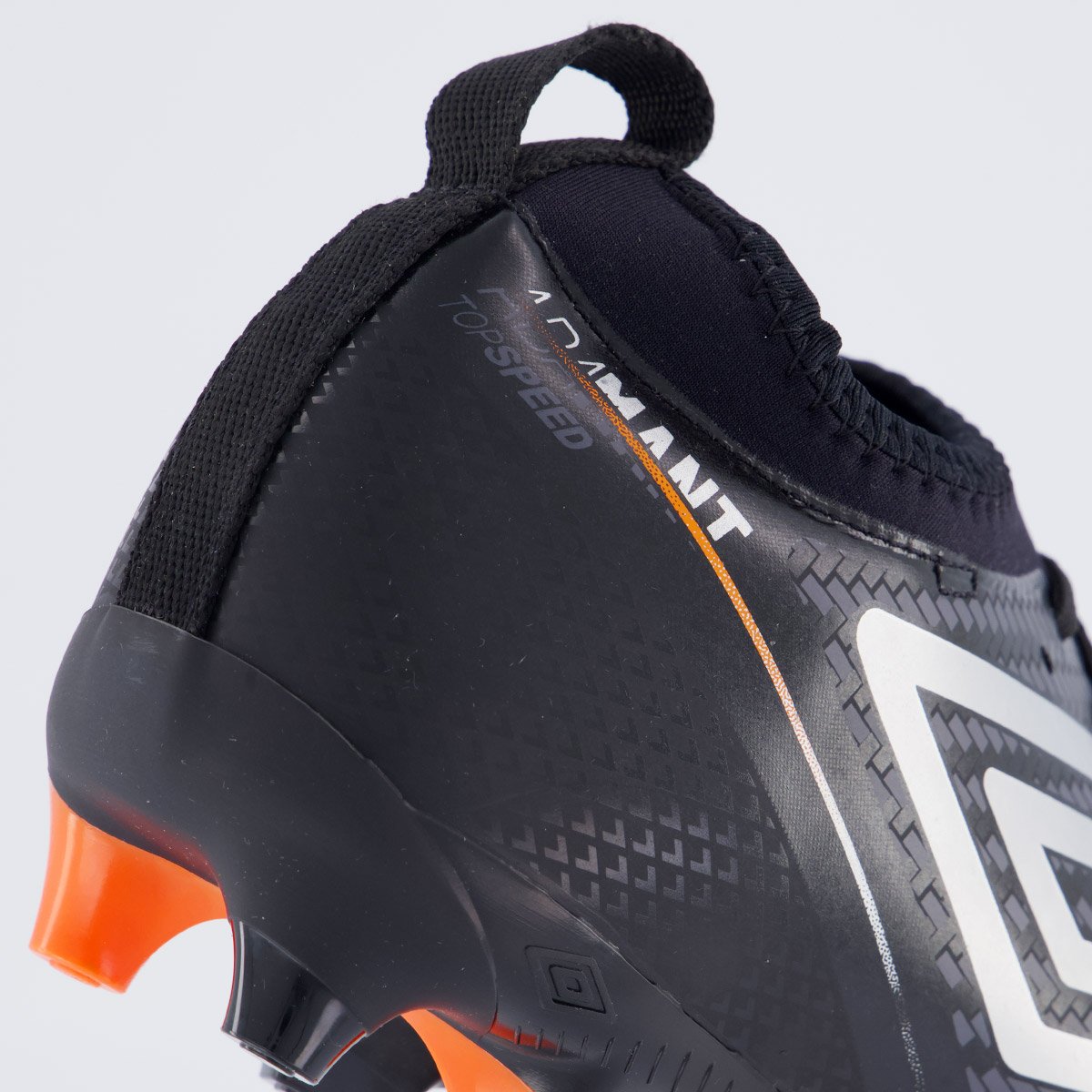 Chuteira Umbro Adamant Top Speed Club Campo Preta e Prata Preto 6