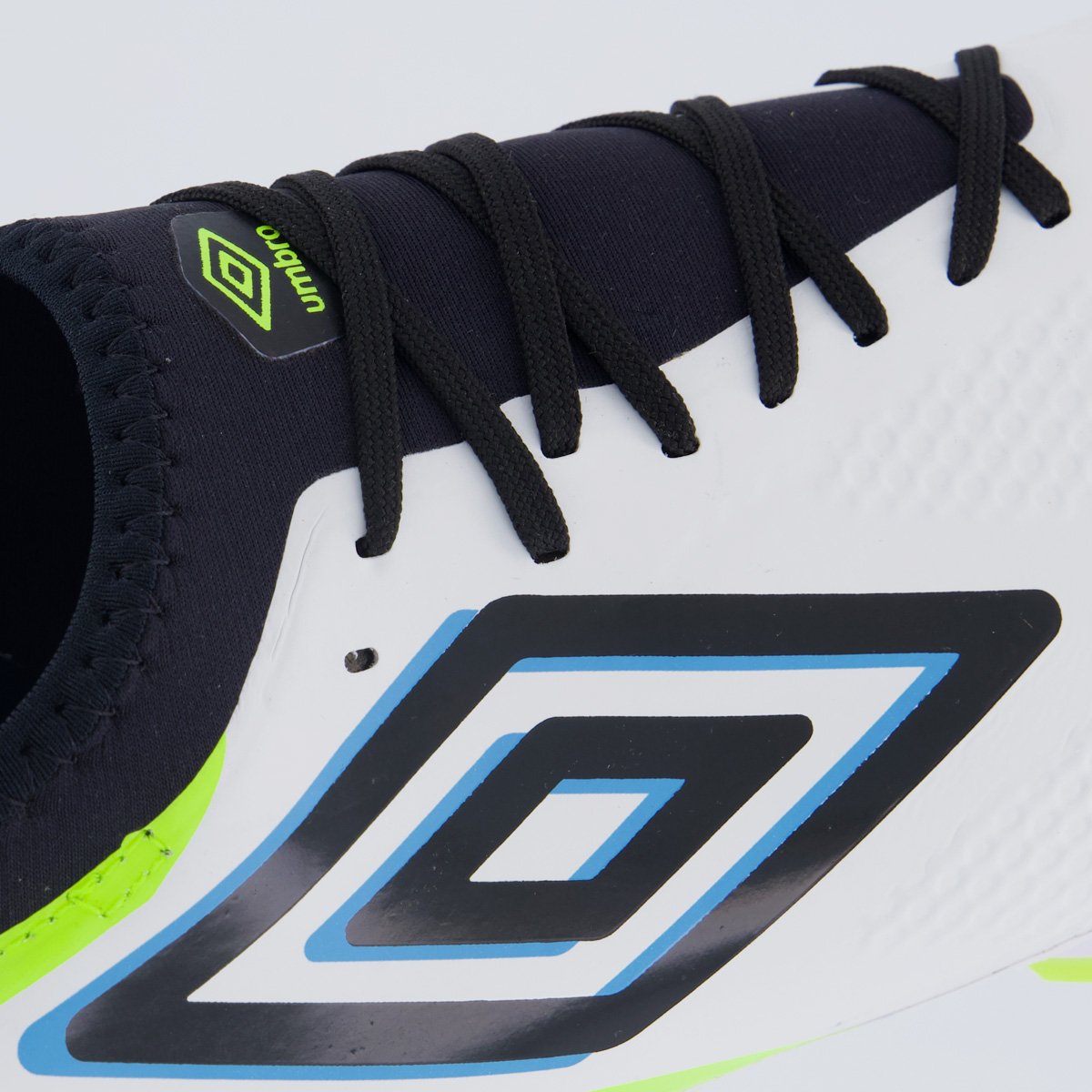 Chuteira Umbro Adamant Top Speed Club Campo Branca e Verde Branco 7