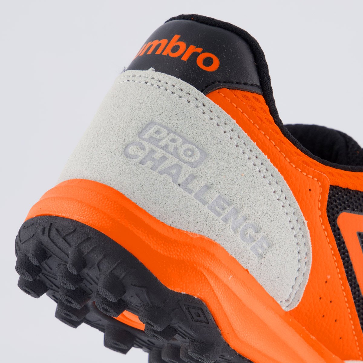Chuteira Umbro Pro Challenge Uptake Society Preta e Laranja Preto/Laranja 6
