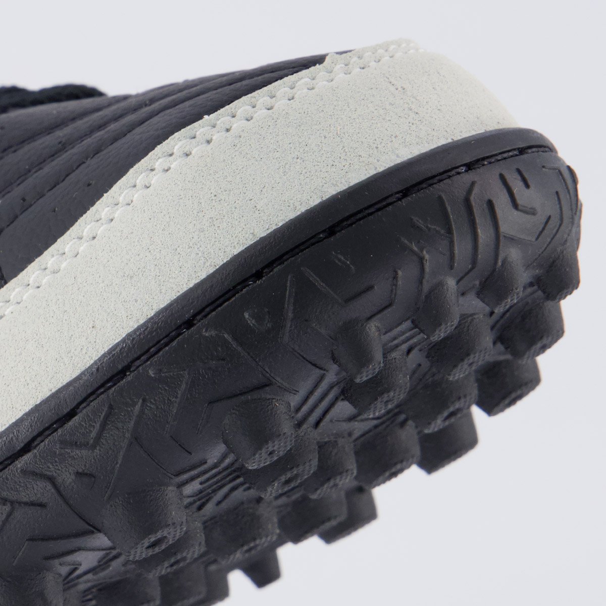 Chuteira Umbro Pro Challenge Uptake Society Preta e Laranja Preto/Laranja 8