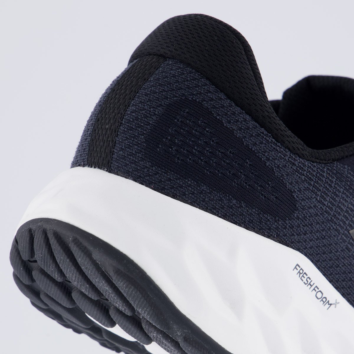 Tênis New Balance Fresh Foam X Evoz V4 Preto e Branco Azul Marinho 6