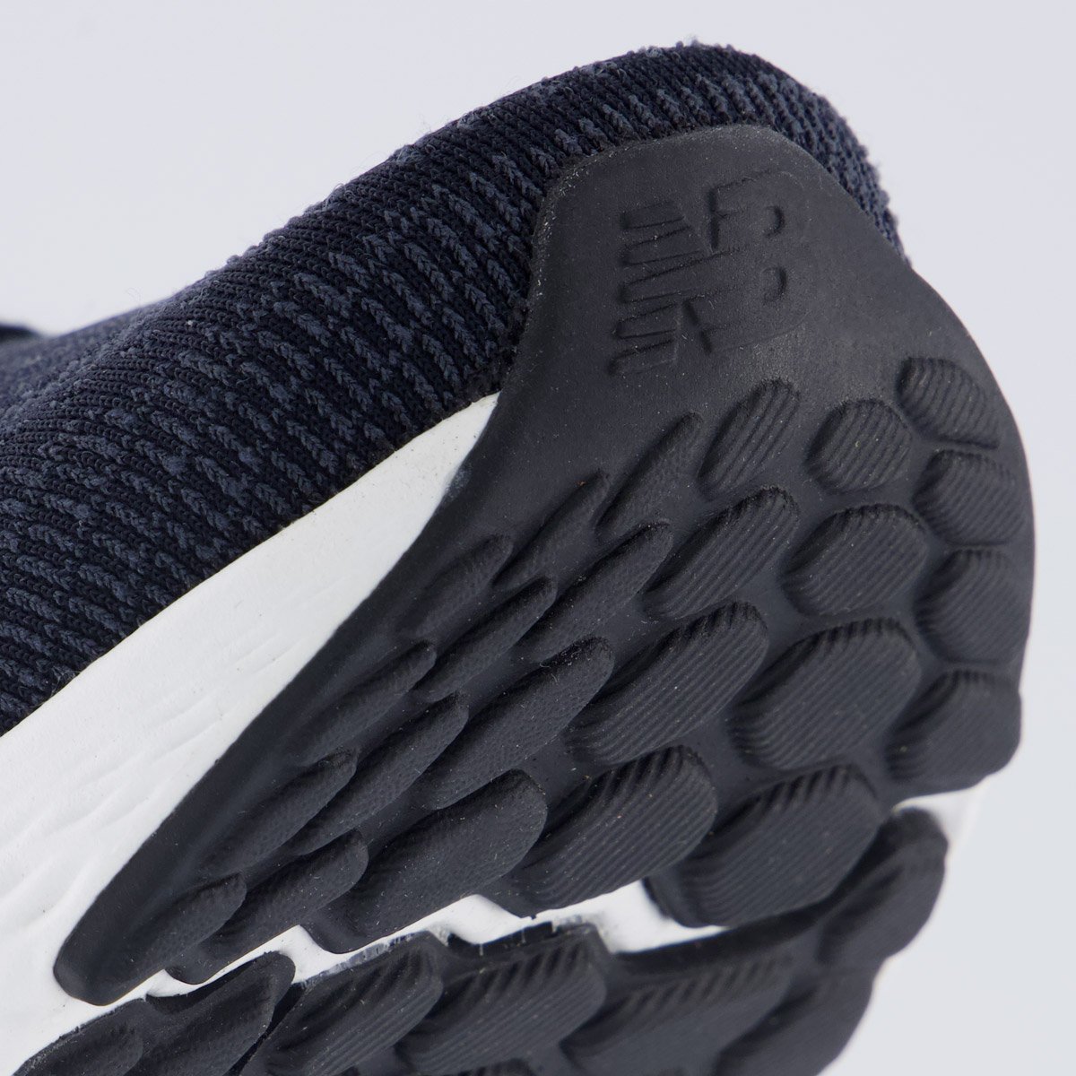 Tênis New Balance Fresh Foam X Evoz V4 Preto e Branco Azul Marinho 8