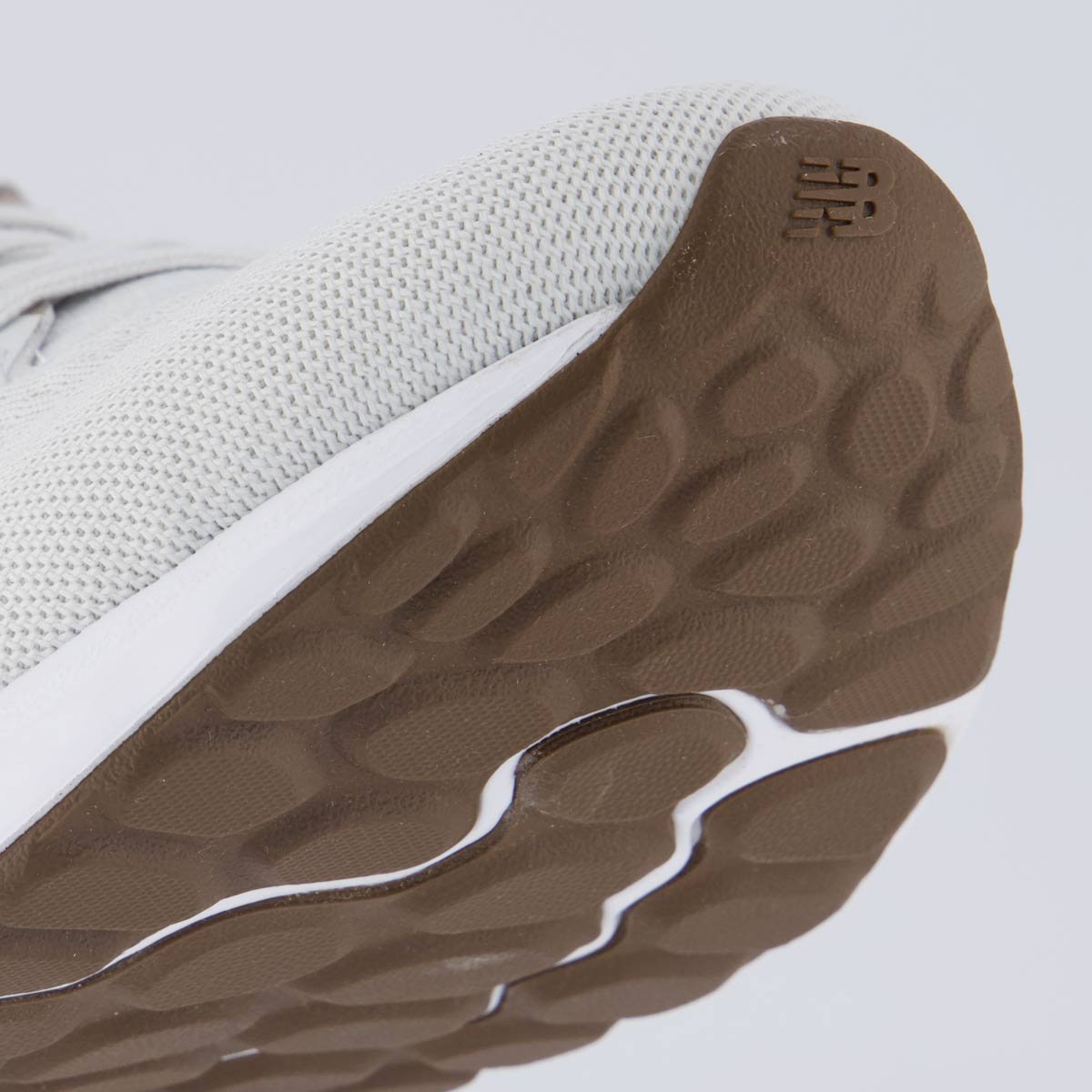 Tênis New Balance Fresh Foam Arishi V4 Cinza e Marrom Bege 8