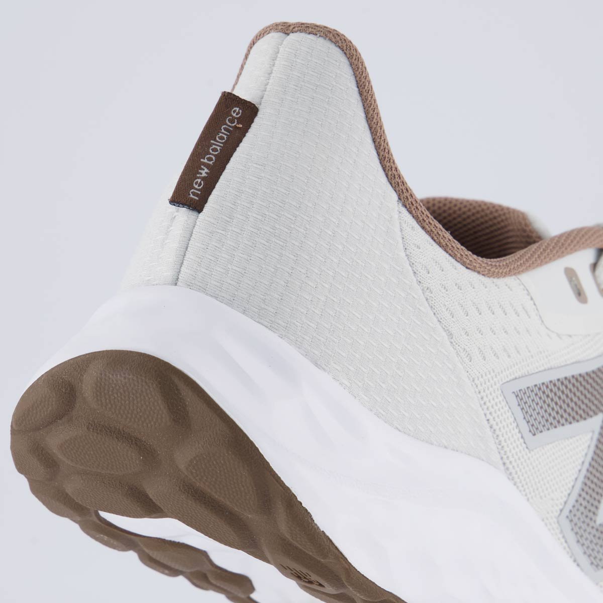 Tênis New Balance Fresh Foam Arishi V4 Cinza e Marrom Bege 6