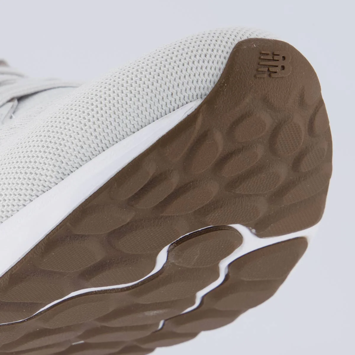 Tênis New Balance Fresh Foam Arishi V4 Cinza e Marrom Bege 8