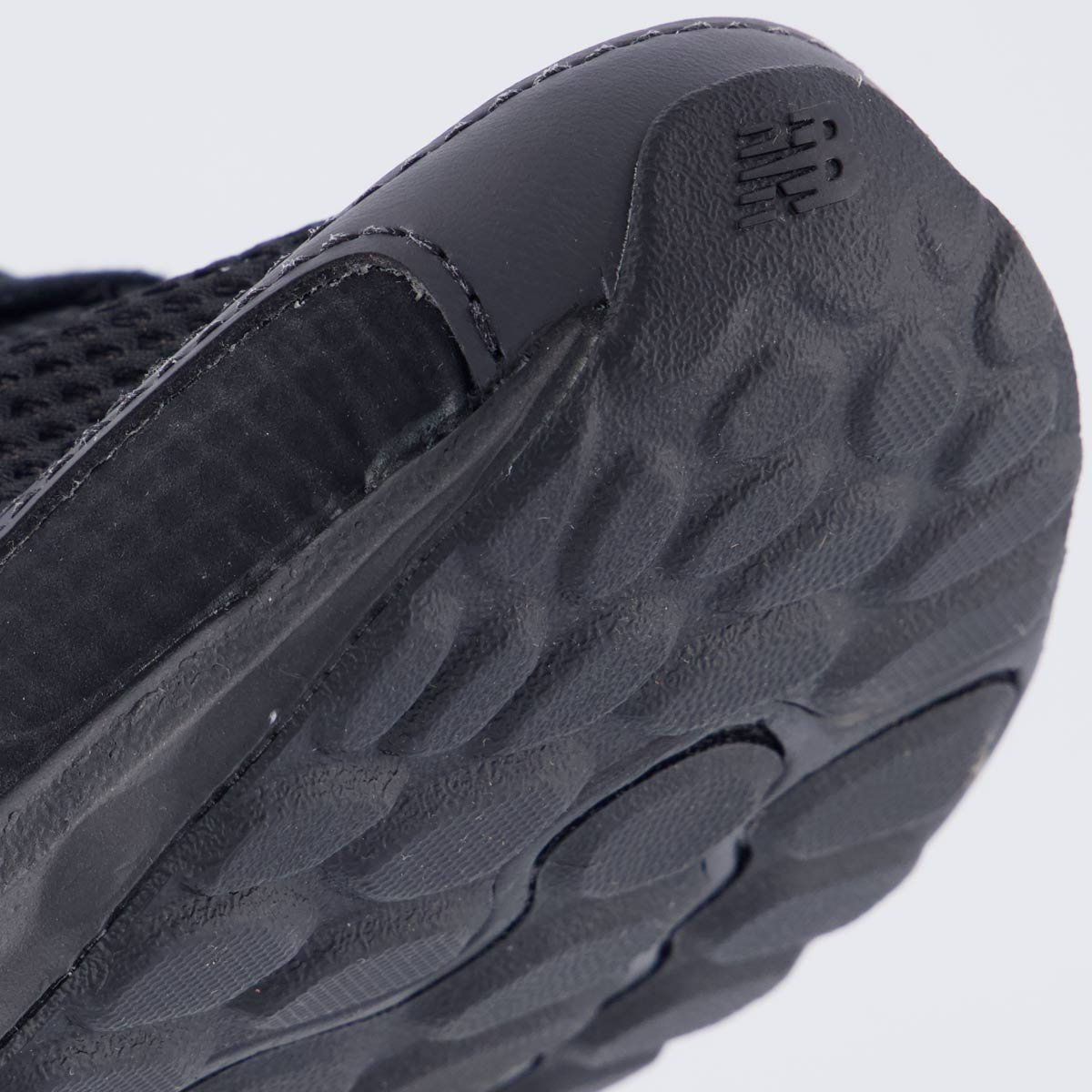 Tênis New Balance Fresh Foam Arishi V4 Feminino Preto e Cinza Preto 8