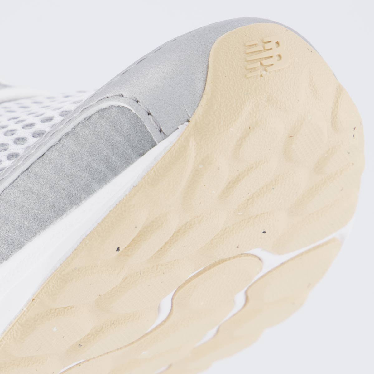 Tênis New Balance Fresh Foam Arishi V4 Feminino Cinza Cinza 8