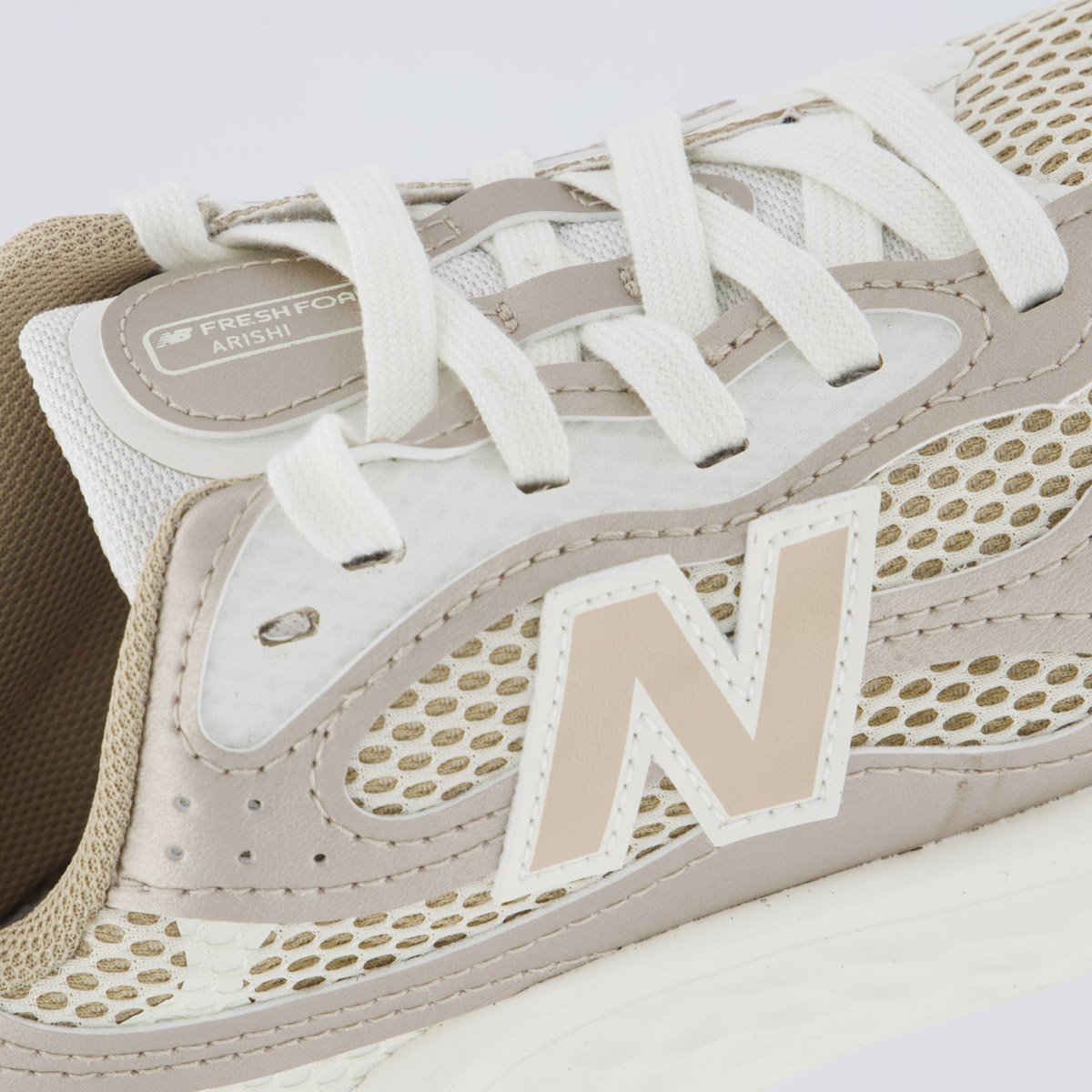 Tênis New Balance Fresh Foam Arishi V4 Feminino Bege e Branco Bege 7