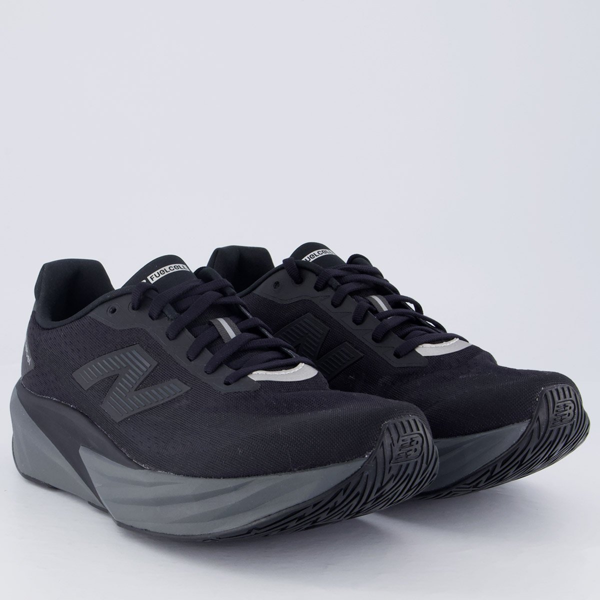 Tênis New Balance Fuelcell Rebel V5 Preto e Grafite Preto