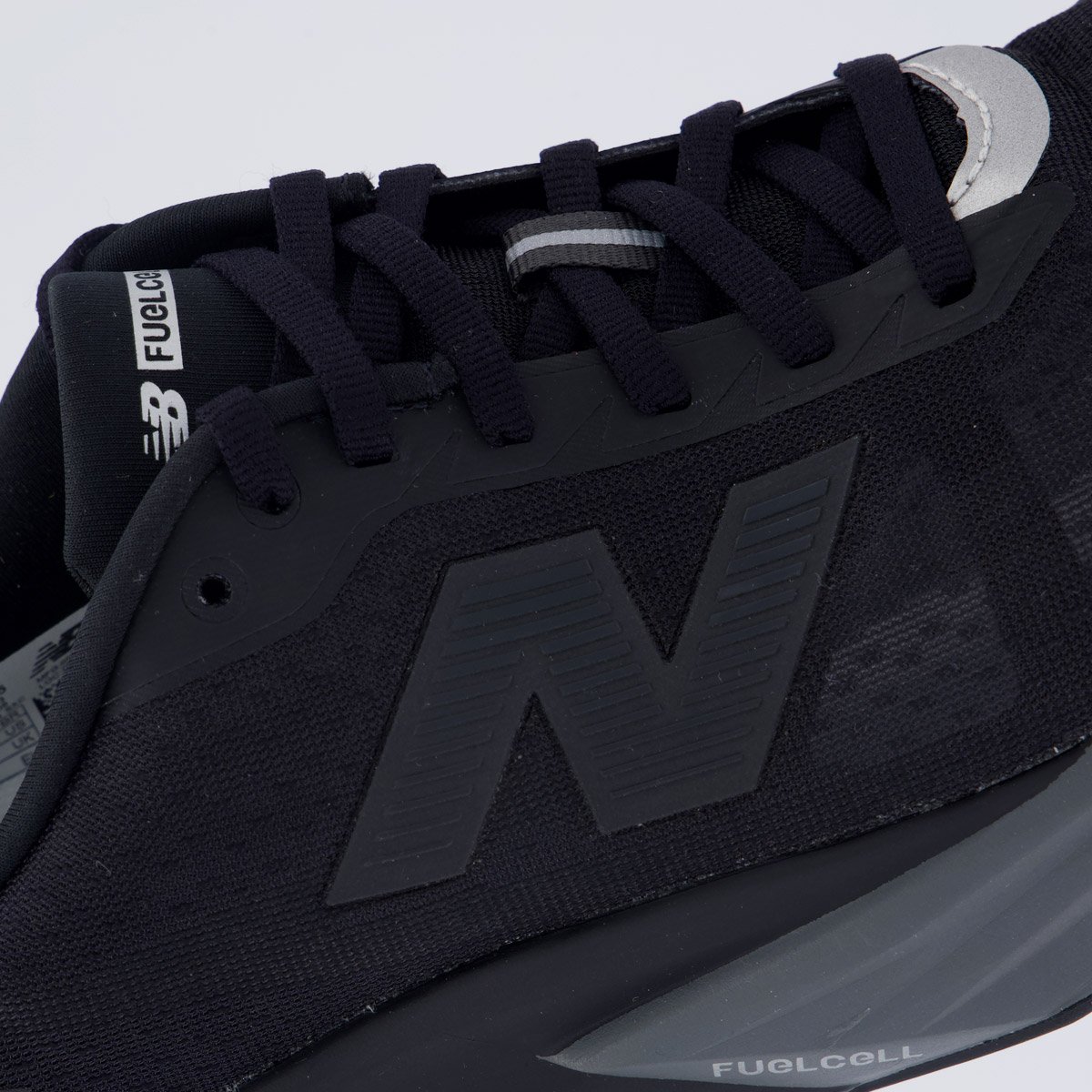 Tênis New Balance Fuelcell Rebel V5 Preto e Grafite Preto