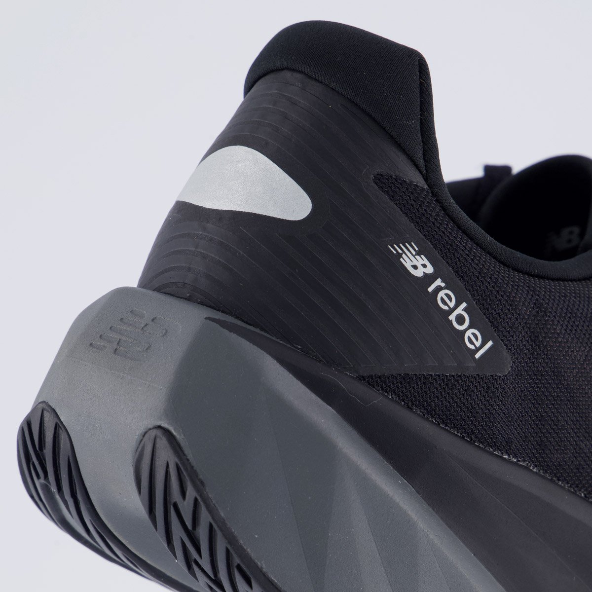 Tênis New Balance Fuelcell Rebel V5 Preto e Grafite Preto 6
