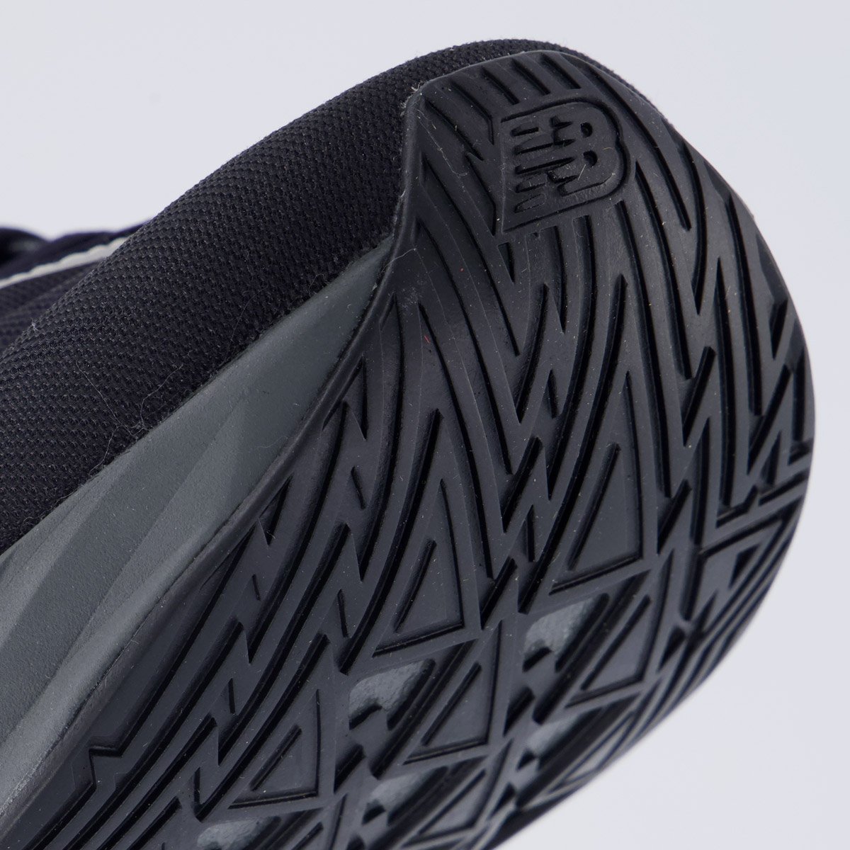 Tênis New Balance Fuelcell Rebel V5 Preto e Grafite Preto 8