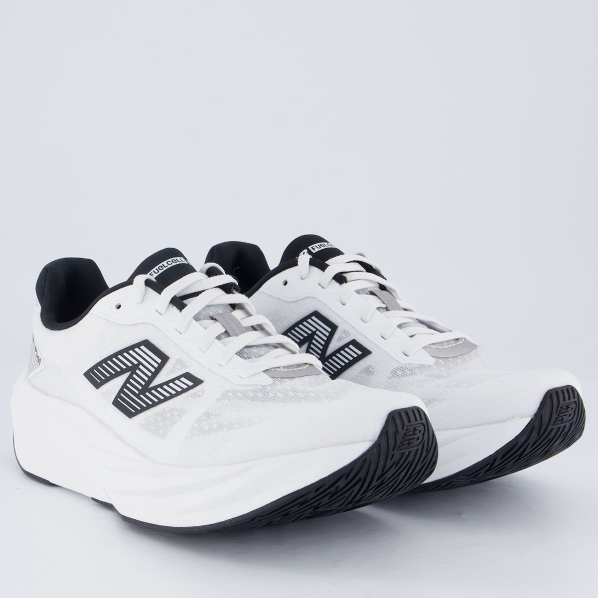 Tênis New Balance Fuelcell Rebel V5 Branco e Preto Branco 2