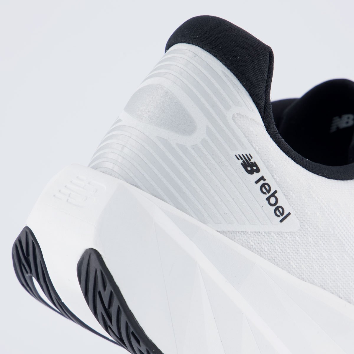 Tênis New Balance Fuelcell Rebel V5 Branco e Preto Branco 6