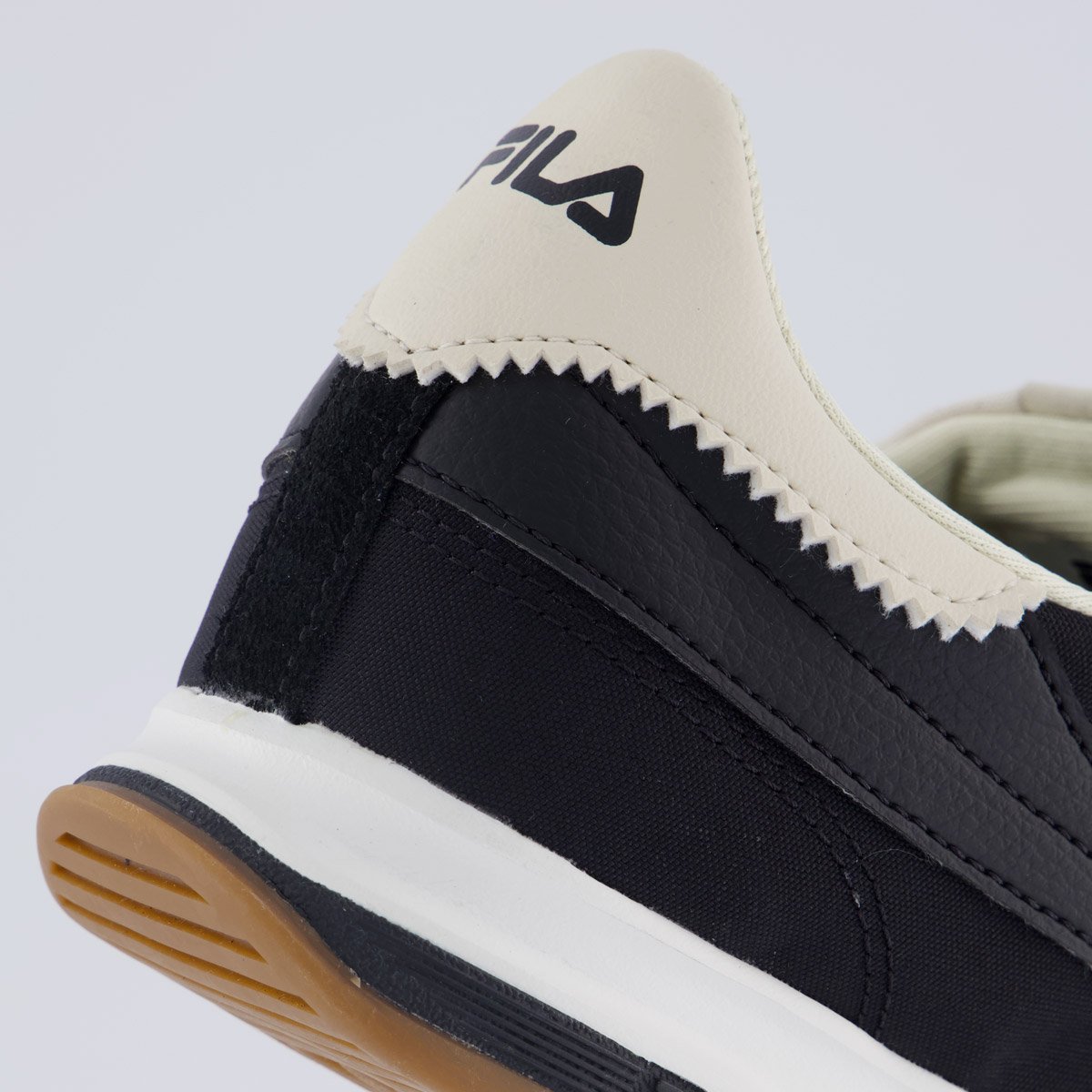 Tênis Fila 70 Trainer Preto e Bege Preto 6
