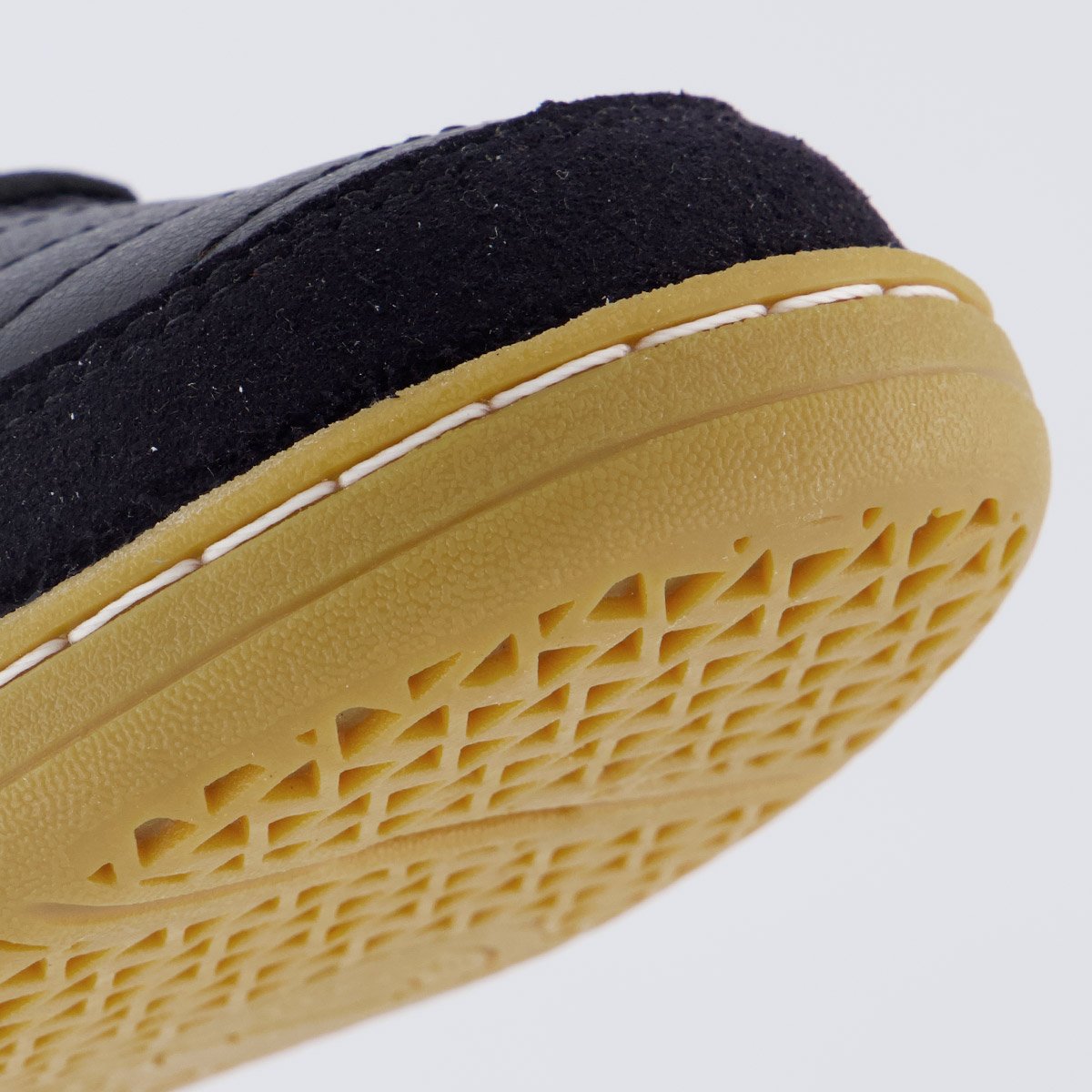 Chuteira Umbro Neo-Comfort Futsal Preta e Prata Preto 8