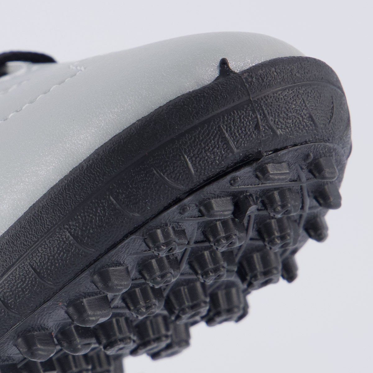 Chuteira Umbro Brave Society Juvenil Cinza Cinza 8