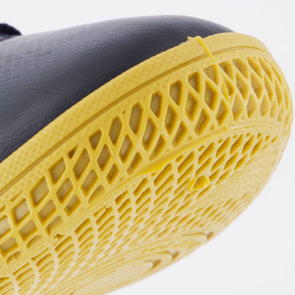 Chuteira Umbro Fast II Juvenil Futsal Preta e Amarelo Preto 8