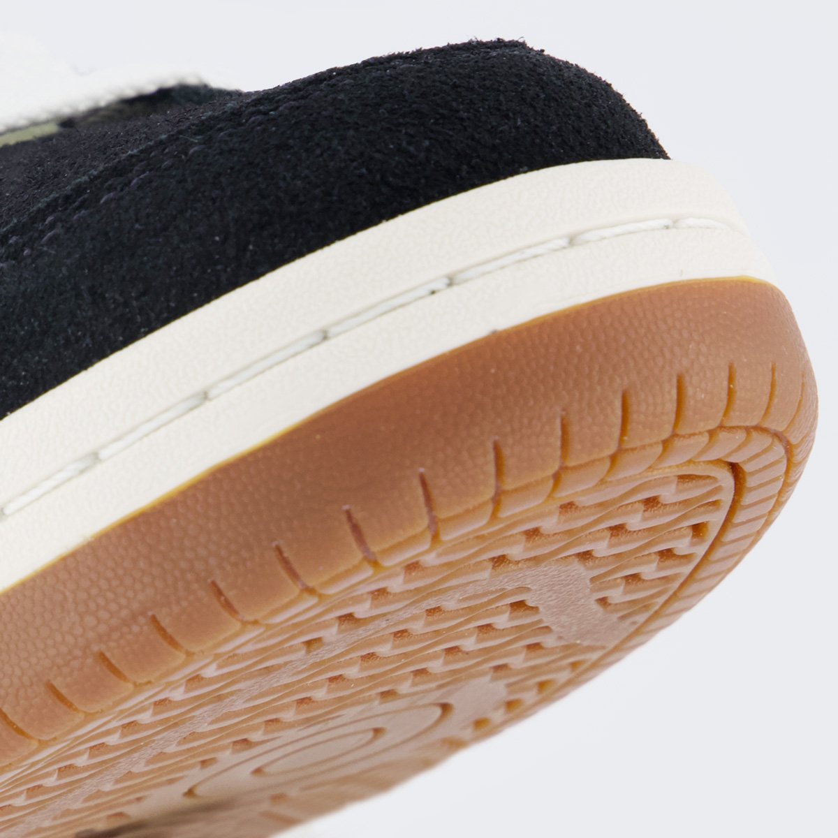 Tênis New Balance 480 Low Feminino Preto e Bege Preto 8