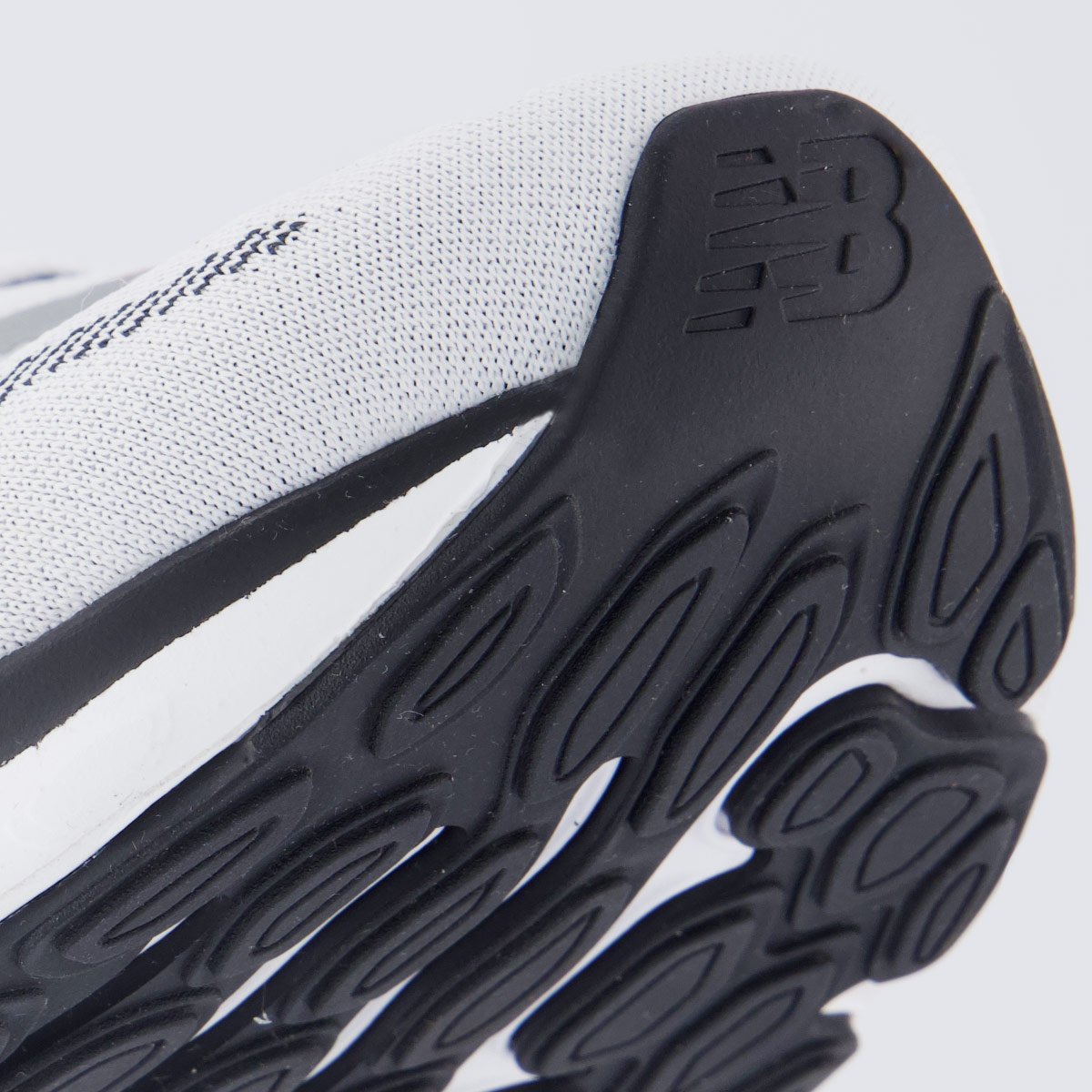 Tênis New Balance Fresh Foam 680 V8 Branco Branco 8