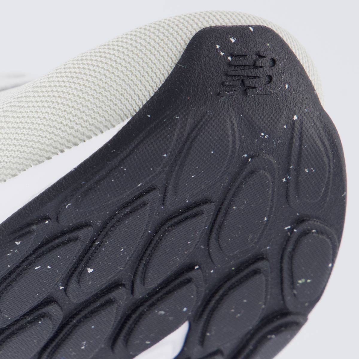 Tênis New Balance Fresh Foam 520 V9 Cinza Claro Bege 8