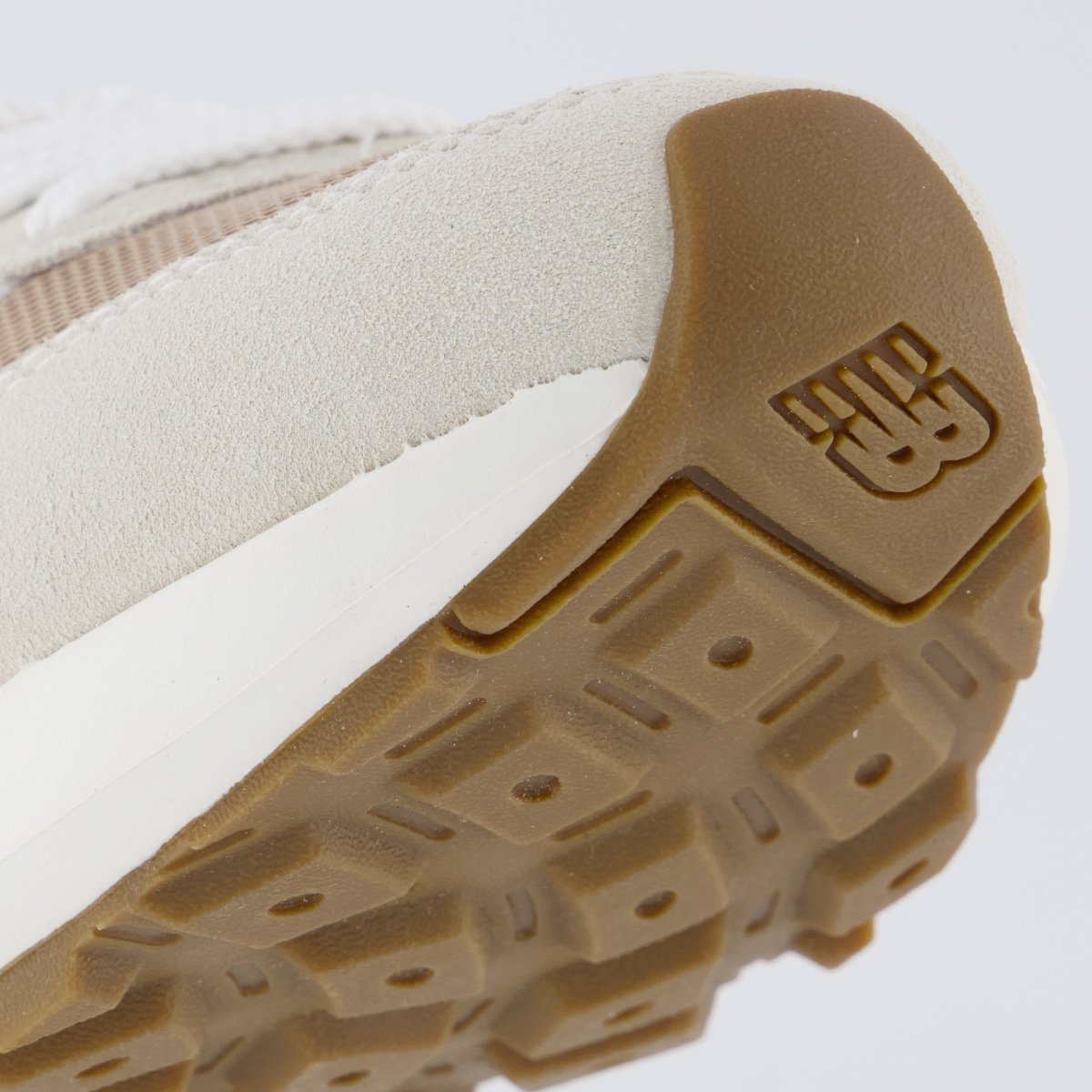 Tênis New Balance 370 V1 Feminino Bege Bege 8