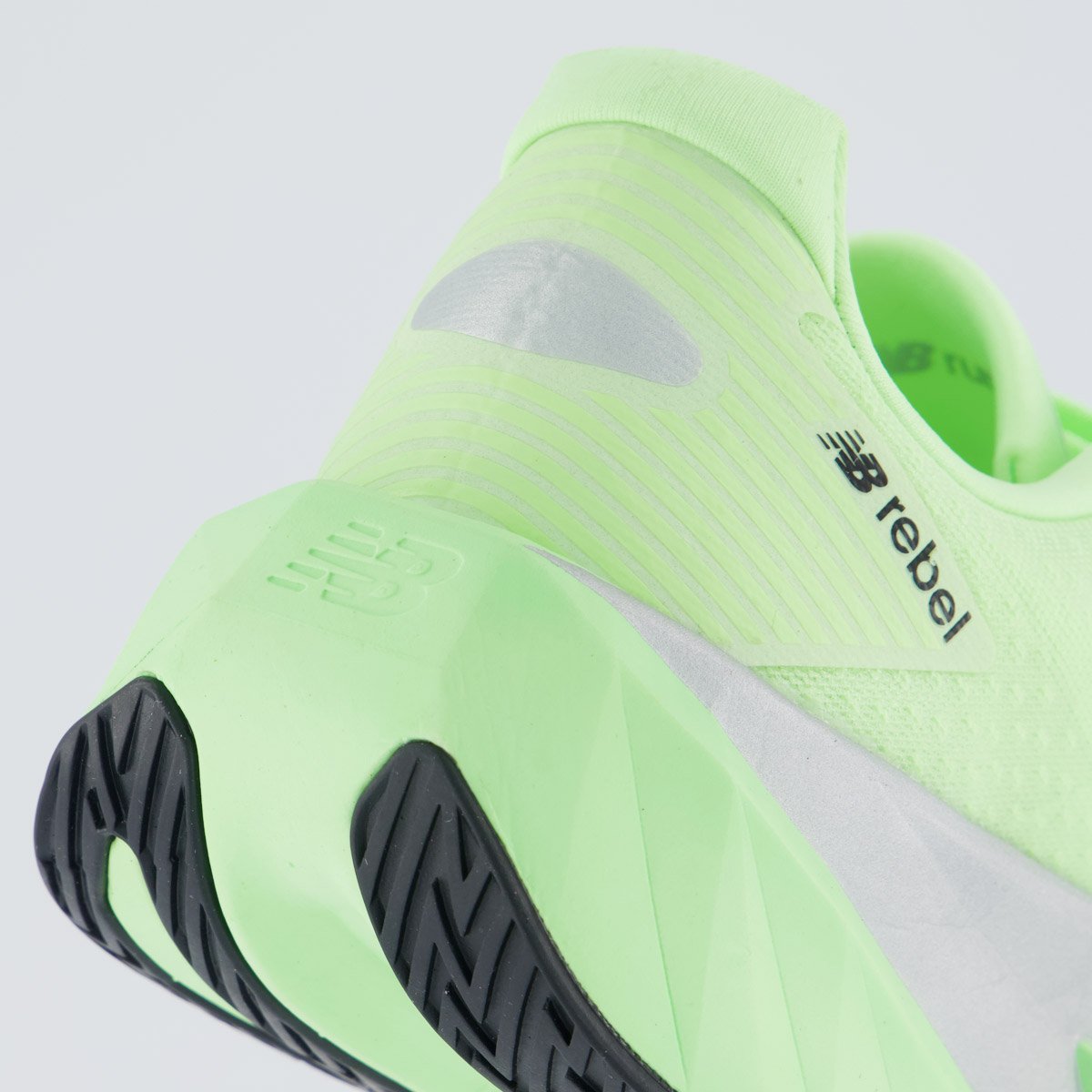 Tênis New Balance Fuelcell Rebel V5 Verde e Prata Verde 6