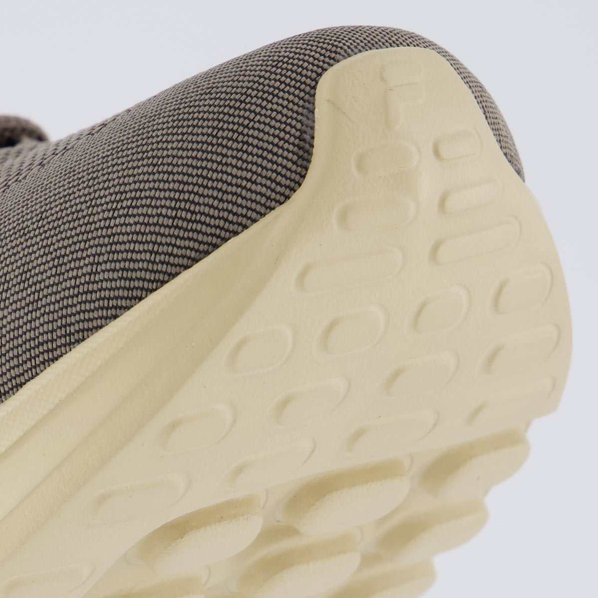 Tênis Fila Vector Cinza e Preto Marrom 8