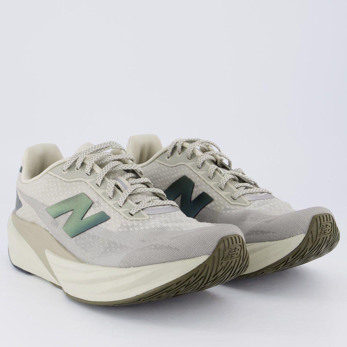 Tênis New Balance Fuelcell Rebel V5 Cinza e Roxo Bege 2