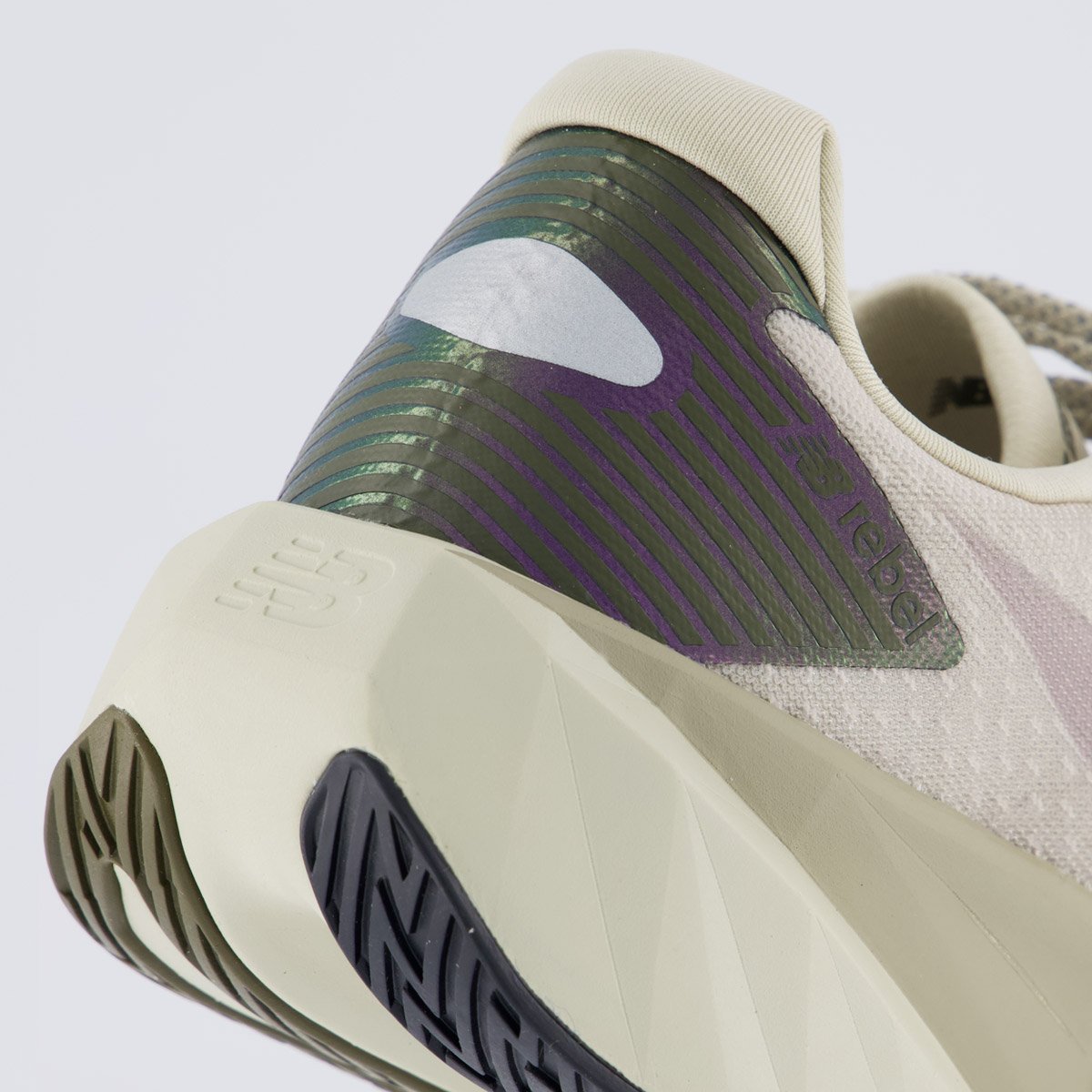 Tênis New Balance Fuelcell Rebel V5 Cinza e Roxo Bege 6