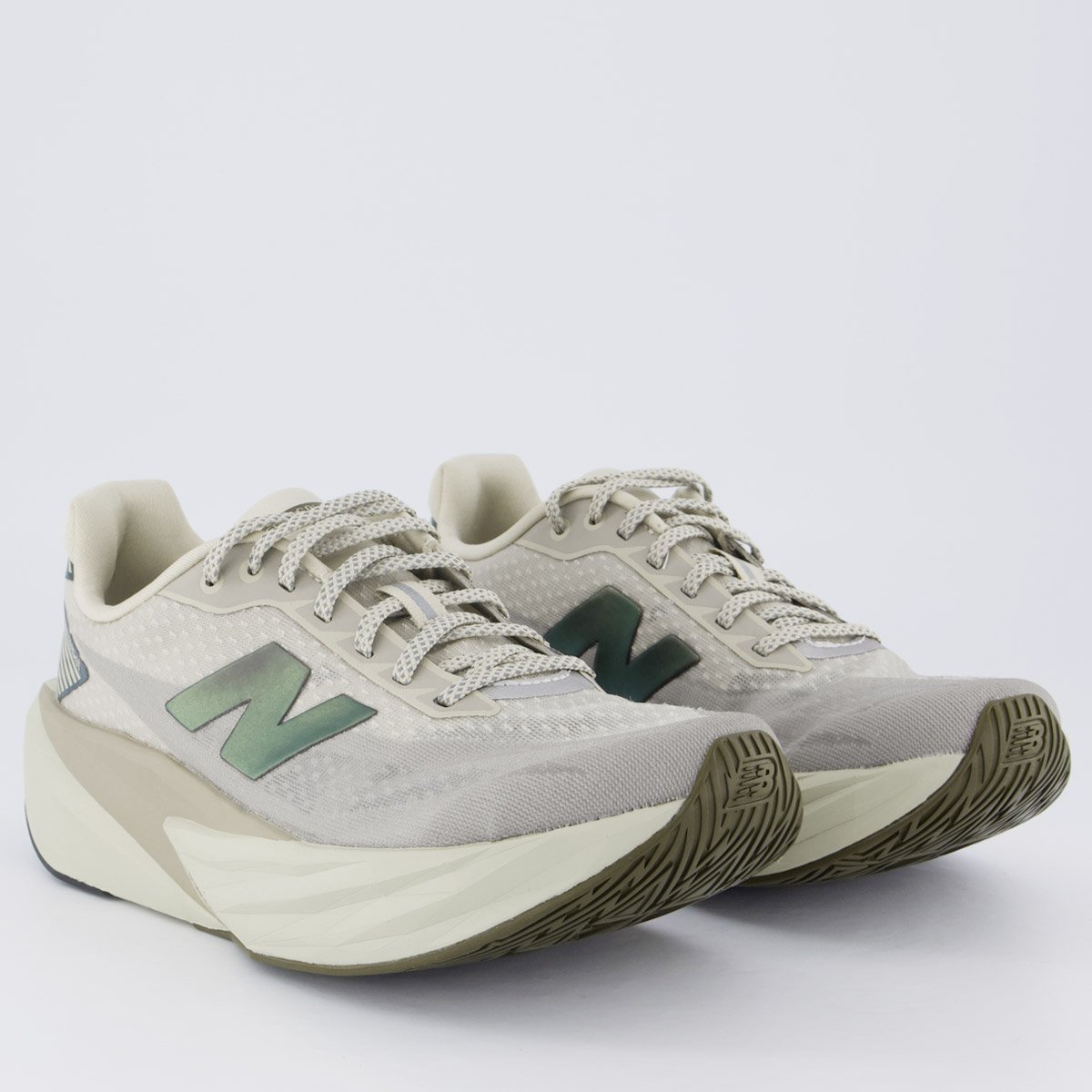 Tênis New Balance Fuelcell Rebel V5 Feminino Cinza e Roxo Bege 2