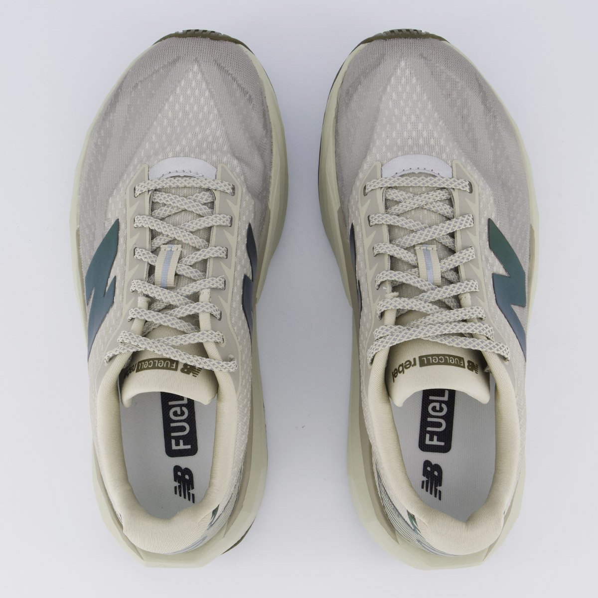 Tênis New Balance Fuelcell Rebel V5 Feminino Cinza e Roxo Bege 4