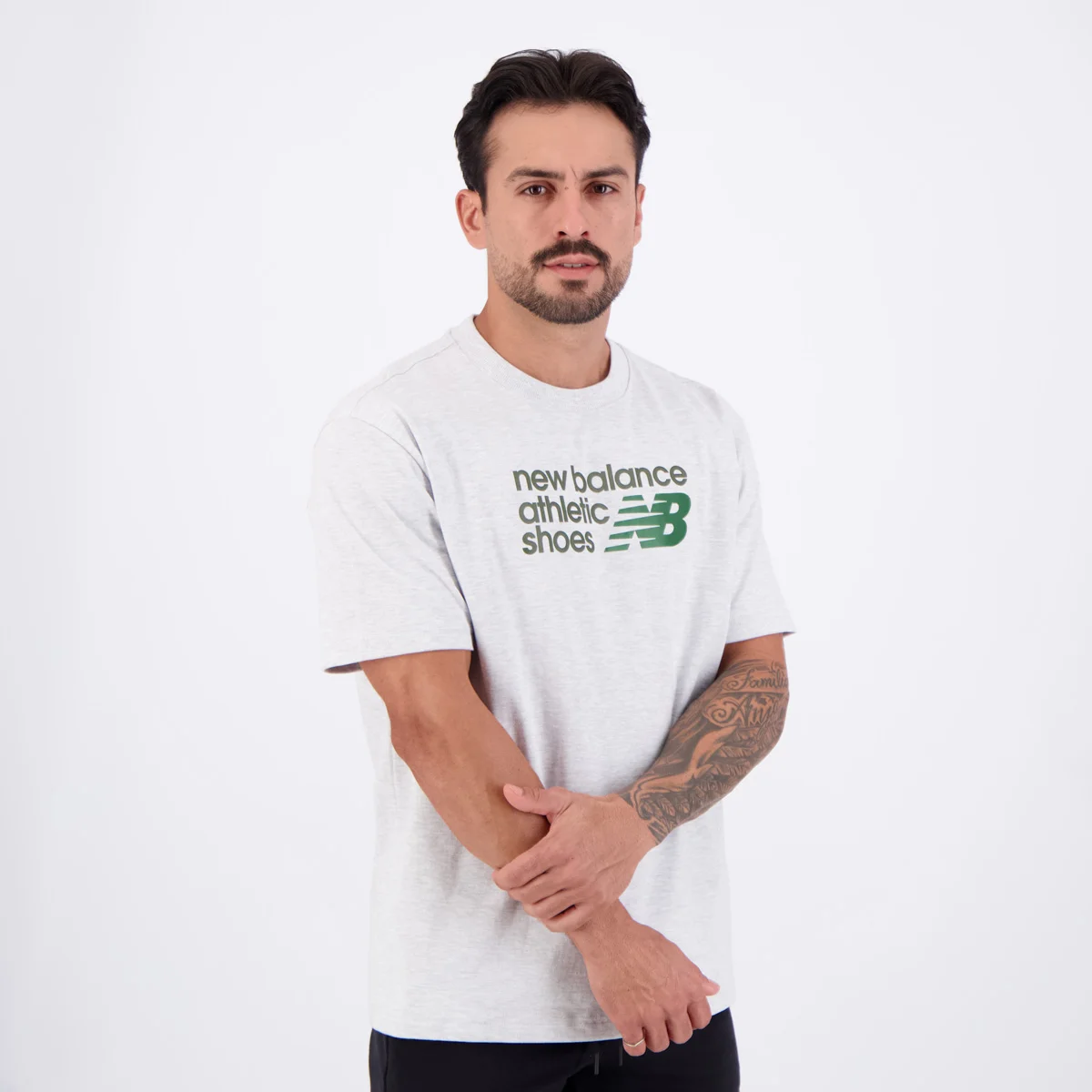 Camisa New Balance Athletics Relaxed Premium Chest Cinza Cinza 2