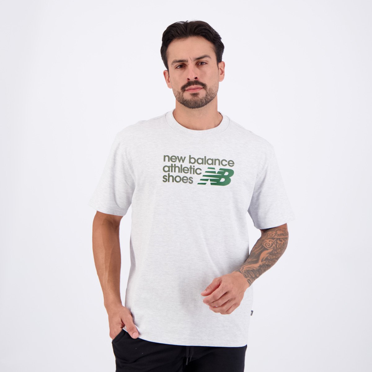 Camisa New Balance Athletics Relaxed Premium Chest Cinza