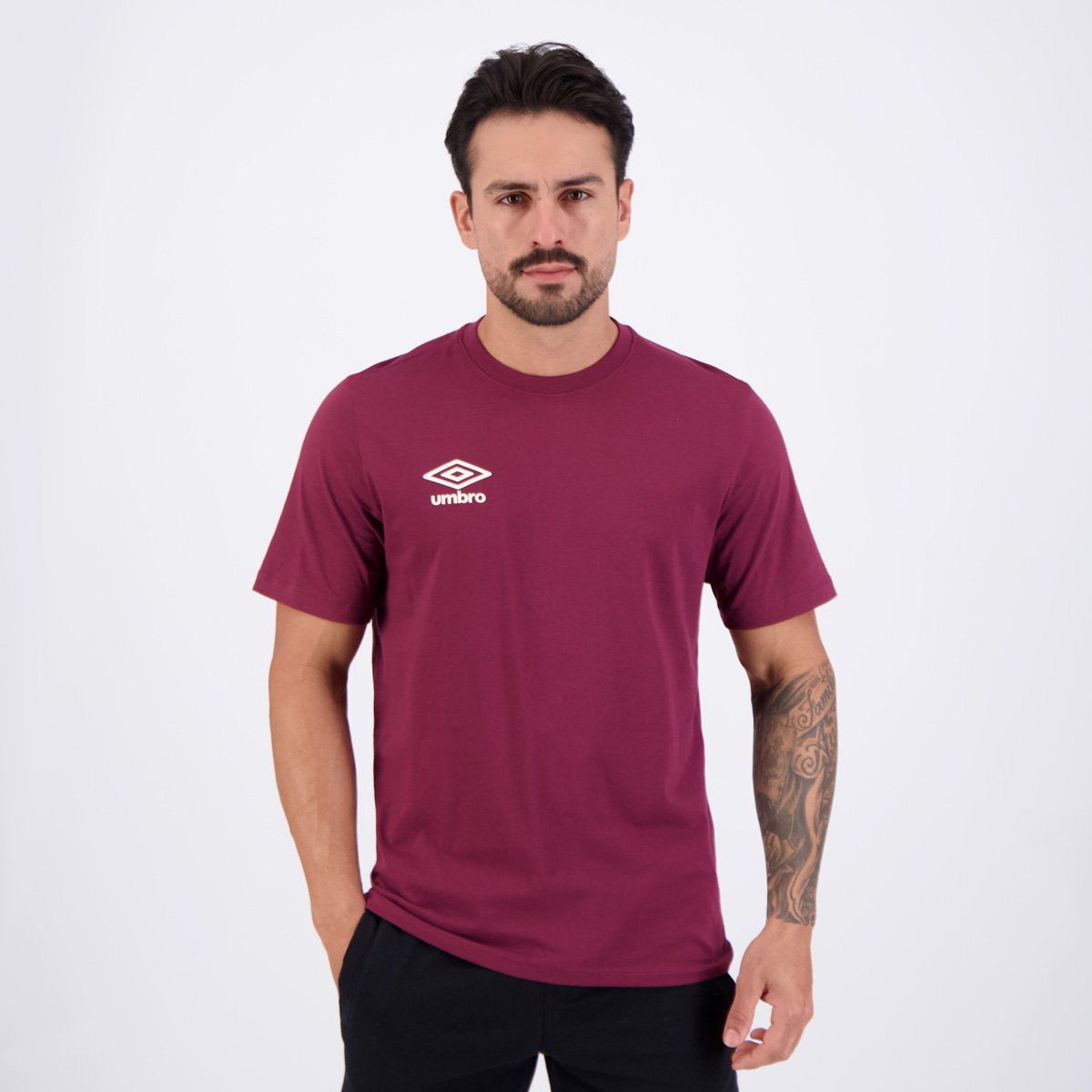 Camiseta Umbro Essential Bordô