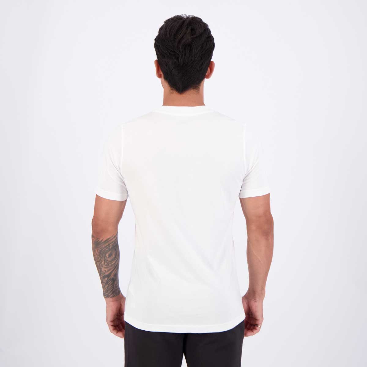 Camiseta Puma Squad Small Graphic Tee Branca 4